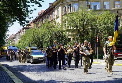 В Ужгороді попрощалися із загиблим захисником Едуардом Ного В Ужгороді попрощалися із загиблим захисником Едуардом Ного
