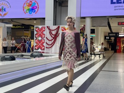 Показ мод, благодійний ярмарок та концерти. Як відзначили День вишиванки у Дніпрі Показ мод, благодійний ярмарок та концерти. Як відзначили День вишиванки у Дніпрі