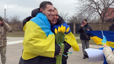 Ще один військовий вдома: на Одещині після трьох років полону зустріли захисника Зміїного Ще один військовий вдома: на Одещині після трьох років полону зустріли захисника Зміїного