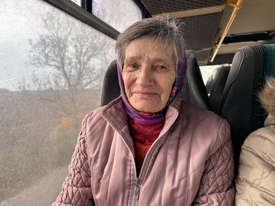Їздять за ліками та продуктами: як курсує соціальний автобус у віддалених прифронтових селах Синельниківщини Їздять за ліками та продуктами: як курсує соціальний автобус у віддалених прифронтових селах Синельниківщини