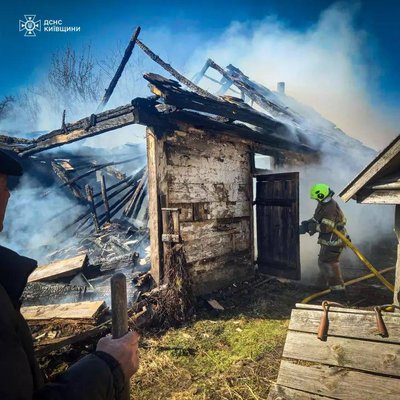 Палили сухе листя, а заодно спалили і сусідський сарай: на Київщині оштрафували подружжя Палили сухе листя, а заодно спалили і сусідський сарай: на Київщині оштрафували подружжя