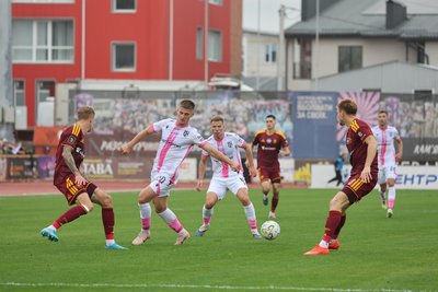 Гравці ФК «Харків» та ФК «Епіцентр» грають в рамках 10-го туру УПЛ Гравці ФК «Харків» та ФК «Епіцентр» грають в рамках 10-го туру УПЛ