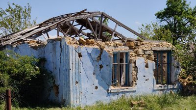 Пошкоджений будинок у селі Зоря, Миколаївщина Пошкоджений будинок у селі Зоря, Миколаївщина