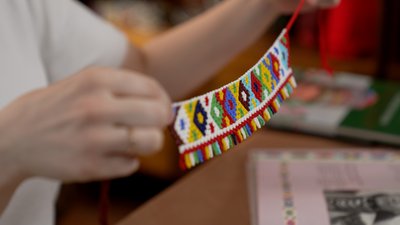 Відчувають захист завдяки прикрасам. Як на Буковині майстрині виготовляють старовинні ґердани та силянки | Жива спадщина