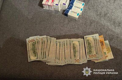 Вилучили 500 пігулок із вмістом психотропної речовини: ужгородку підозрюють у розповсюдженні наркотиків Вилучили 500 пігулок із вмістом психотропної речовини: ужгородку підозрюють у розповсюдженні наркотиків