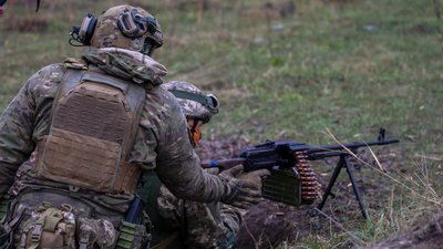 Тренування навчання 56 окрема мотопіхотна Маріупольська бригада бійці новобранці Донецька область Тренування навчання 56 окрема мотопіхотна Маріупольська бригада бійці новобранці Донецька область