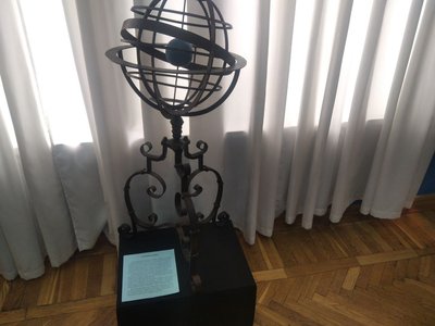 "Погляд у всесвіт": в Житомирі відкрили виставку астрономічних приладів з приватної колекції