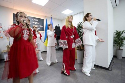 Діти на відкритті Центру захисту прав дитини Діти на відкритті Центру захисту прав дитини