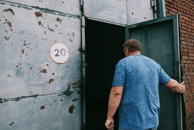 «Лего» для дорослих. Як механік Житомирводоканалу відновлює старі машини «Лего» для дорослих. Як механік Житомирводоканалу відновлює старі машини