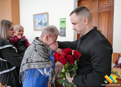 У Житомирі родинам загиблих захисників вручили державні нагороди У Житомирі родинам загиблих захисників вручили державні нагороди
