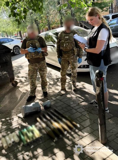 В Одесі 24-річного чоловіка підозрюють у продажу боєприпасів і вибухівки за 4550 доларів В Одесі 24-річного чоловіка підозрюють у продажу боєприпасів і вибухівки за 4550 доларів
