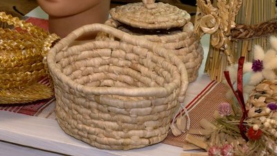 Дідухи, віночки, букети із сухоцвітів: жінка з Вінниччини займається соломоплетінням Дідухи, віночки, букети із сухоцвітів: жінка з Вінниччини займається соломоплетінням