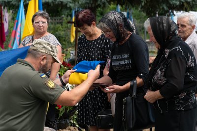 В Ужгороді попрощалися з полеглим захисником Миколою Шестераком В Ужгороді попрощалися з полеглим захисником Миколою Шестераком