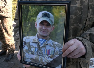 Лучани попрощалися з полеглими на війні Андрієм Серганчуком і Владиславом Петруком Лучани попрощалися з полеглими на війні Андрієм Серганчуком і Владиславом Петруком