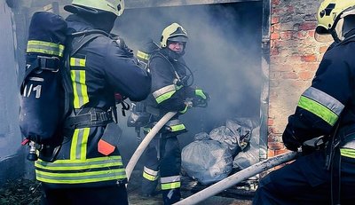 пожежа, гараж, рятувальники пожежа, гараж, рятувальники