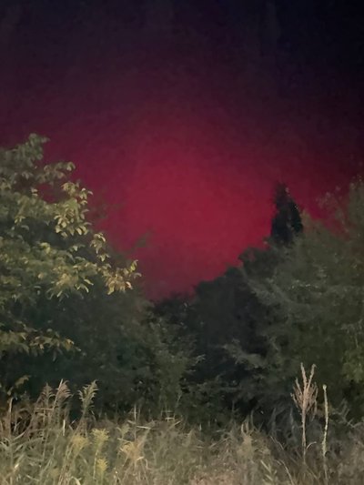 На Сумщині було видно червоне полярне сяйво На Сумщині було видно червоне полярне сяйво