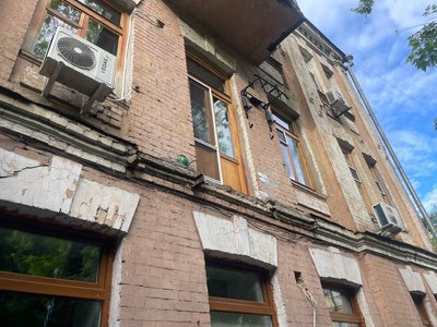 У Києві внаслідок падіння балкону постраждав американський режисер У Києві внаслідок падіння балкону постраждав американський режисер