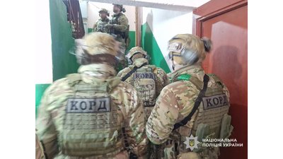"Хотів збити російський БпЛА": у Чернігові засудили чоловіка, який стріляв з автомата не менше 37 разів "Хотів збити російський БпЛА": у Чернігові засудили чоловіка, який стріляв з автомата не менше 37 разів