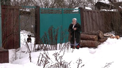 Село на Чернігівщині: як живуть пенсіонерки у майже покинутому селі Село на Чернігівщині: як живуть пенсіонерки у майже покинутому селі