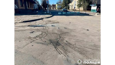 Росіяни FPV-дронами атакували Семенівку: пошкоджені будинки, магазини та авто Росіяни FPV-дронами атакували Семенівку: пошкоджені будинки, магазини та авто
