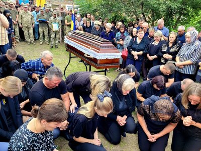 У Великобірківській громаді провели в останню дорогу захисника Романа Гармаша У Великобірківській громаді провели в останню дорогу захисника Романа Гармаша