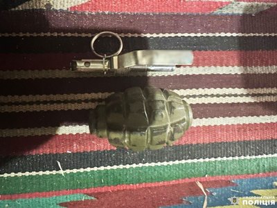 На Рівненщині в місцевих жителів вилучили бурштин, зброю і боєпрпаси