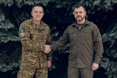 Командувач Нацгвардії генерал Олександр Півненко (ліворуч) з міністром внутрішніх справ України Ігорем Клименко Командувач Нацгвардії генерал Олександр Півненко (ліворуч) з міністром внутрішніх справ України Ігорем Клименко