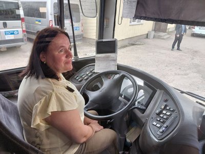 Тетяна Жеребецька за кермом автобуса, 4 липня 2025 Тетяна Жеребецька за кермом автобуса, 4 липня 2025