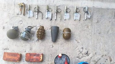 Серед вилученого — 316 набоїв до стрілецької зброї різного калібру, 5 ручних гранат та понад 1,5 кг вибухової речовини, 2026 рік, Хмельниччина Серед вилученого — 316 набоїв до стрілецької зброї різного калібру, 5 ручних гранат та понад 1,5 кг вибухової речовини, 2026 рік, Хмельниччина