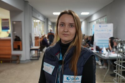"Люди хочуть залишитися ближче до домівки". Як працює транзитний центр для евакуйованих у Сумах "Люди хочуть залишитися ближче до домівки". Як працює транзитний центр для евакуйованих у Сумах