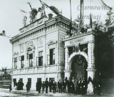 Грецькі боги та купідони. Історії чернівецьких будинків із скульптурами та барельєфами