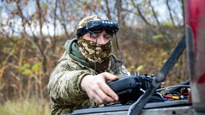 Ударні безпилотники пілоти 56 окрема мотопіхотна Маріупольська бригада пілот FPV-дрона Рубак 56-ї ОМПБр "Роллер" Донецька область Ударні безпилотники пілоти 56 окрема мотопіхотна Маріупольська бригада пілот FPV-дрона Рубак 56-ї ОМПБр "Роллер" Донецька область