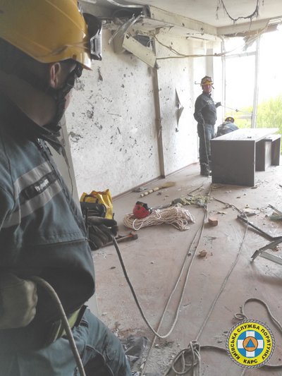 У Святошинському районі почали розбір конструкцій багатоповерхівки, пошкодженої дроном