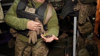 «Шила форму та паяла деталі для дронів». Як мати звільненого з полону оборонця Маріуполя стала військовою «Шила форму та паяла деталі для дронів». Як мати звільненого з полону оборонця Маріуполя стала військовою
