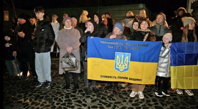 У Луцьку зустріли експолоненого прикордонника Віктора Мальчевського, який був у неволі майже 3 роки У Луцьку зустріли експолоненого прикордонника Віктора Мальчевського, який був у неволі майже 3 роки