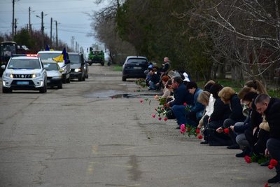 На Миколаївщині провели в останню путь бійця Миколу Мандриченка На Миколаївщині провели в останню путь бійця Миколу Мандриченка