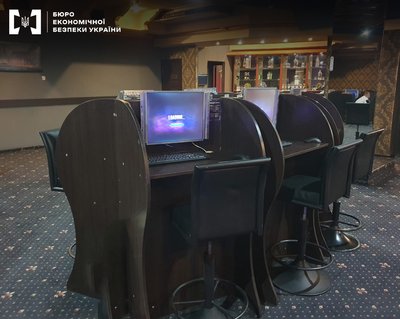 Працювали цілодобово: у Києві викрили підпільну мережу гральних закладів Працювали цілодобово: у Києві викрили підпільну мережу гральних закладів