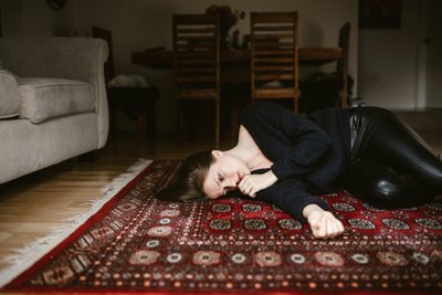 “Бив мене ногами по животу, щоб ця дитина не народилася”: історія жінки, яка стикнулася із домашнім насиллям