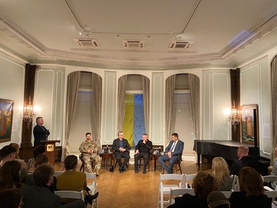Українська діаспора Нью-Йорка зустрілася зі звільненими бранцями Кремля Українська діаспора Нью-Йорка зустрілася зі звільненими бранцями Кремля