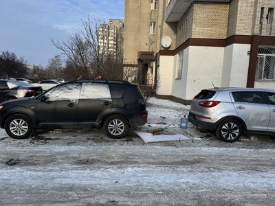 “Було страшно: летіло й гуло”: сум'яни про влучання у двір багатоповерхівки “Було страшно: летіло й гуло”: сум'яни про влучання у двір багатоповерхівки