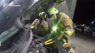 Водій авто в'їхав у паливну колонку АЗС на Рівненщині. Що відомо Водій авто в'їхав у паливну колонку АЗС на Рівненщині. Що відомо