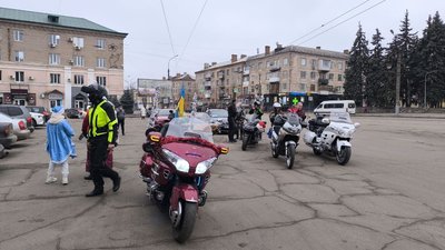 У Кривому Розі до Нового року байкери влаштували святковий мотопробіг У Кривому Розі до Нового року байкери влаштували святковий мотопробіг