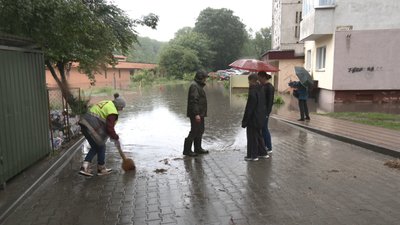 У Тернополі підтопило багатоповерхівку, підтопило підвал, вулиця Коновальця, Тернопіль, 2 червня 2026 року У Тернополі підтопило багатоповерхівку, підтопило підвал, вулиця Коновальця, Тернопіль, 2 червня 2026 року