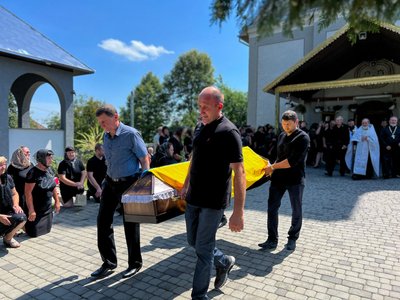 На Закарпатті попрощалися із загиблим захисником Юрієм Мочарієм На Закарпатті попрощалися із загиблим захисником Юрієм Мочарієм