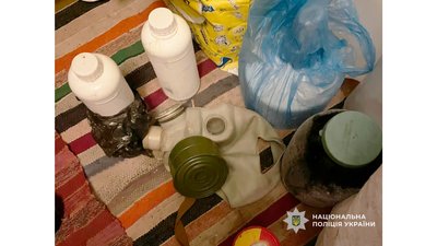 Облаштував нарколабораторію, в якій виготовляв небезпечні психотропні речовини: на Чернігівщині затримали підозрюваного Облаштував нарколабораторію, в якій виготовляв небезпечні психотропні речовини: на Чернігівщині затримали підозрюваного