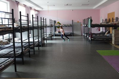 "Ввечері дрони літають, вранці – стріляють". З прифронтового села на Дніпропетровщині евакуювали матір з двома дітьми "Ввечері дрони літають, вранці – стріляють". З прифронтового села на Дніпропетровщині евакуювали матір з двома дітьми