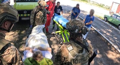 На подальше лікування та до доньки. З прифронтової Нікопольщини евакуювали двох жінок На подальше лікування та до доньки. З прифронтової Нікопольщини евакуювали двох жінок