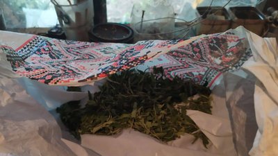 На Черкащині затримали ексвійськового, якого підозрюють у незаконному продажі зброї, боєприпасів та наркотиків На Черкащині затримали ексвійськового, якого підозрюють у незаконному продажі зброї, боєприпасів та наркотиків