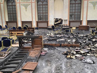 Садгірська синагога у Чернівцях, після підпалу 27 листопада 2025 року Садгірська синагога у Чернівцях, після підпалу 27 листопада 2025 року
