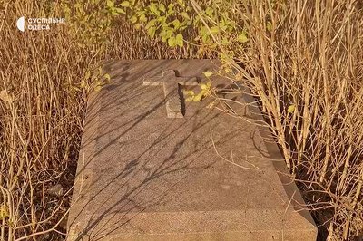 Мармур під землею та забуті імена: що приховують старі кладовища Кривого Озера і Бакші Мармур під землею та забуті імена: що приховують старі кладовища Кривого Озера і Бакші